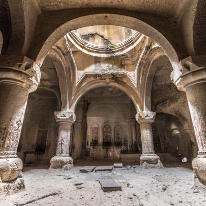 Monastère de Geghard Voyage en Arménie - Agence de Voyage Locale Geographic Travel Club