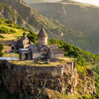 Monastère de Tatev Voyage en Arménie - Agence de Voyage Locale Geographic Travel Club