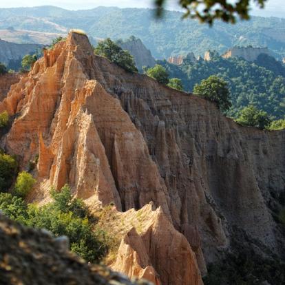 Pyramides de Melnik Voyage en Bulgarie - Agence de Voyage Locale Balkania Tour