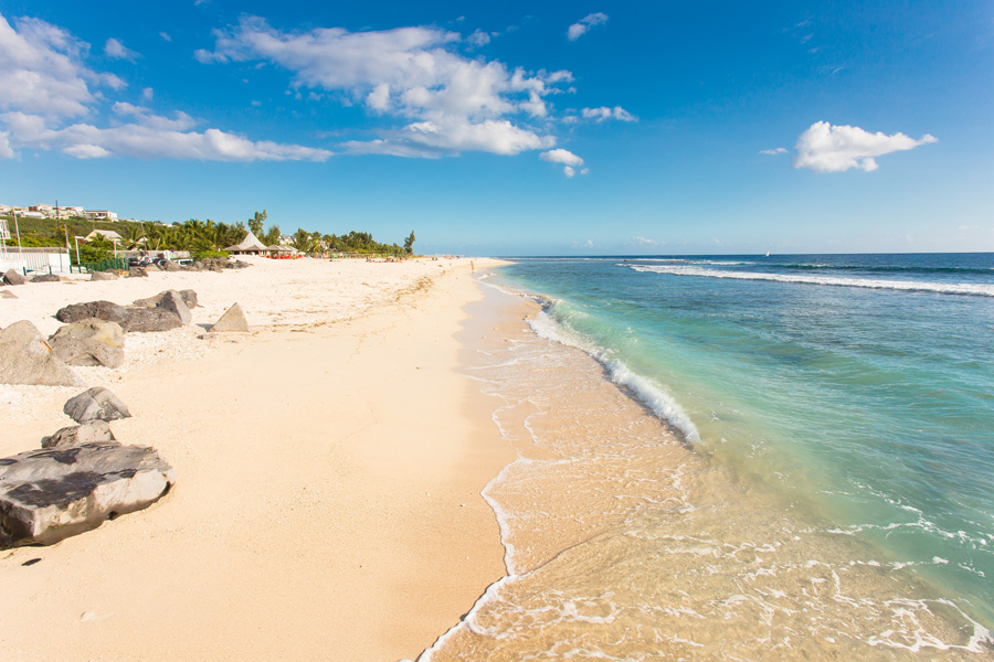 Saint-Gilles - Plage des Brisants Voyage en Ile de La Réunion - Agence de Voyage Locale Sentiers et Découvertes