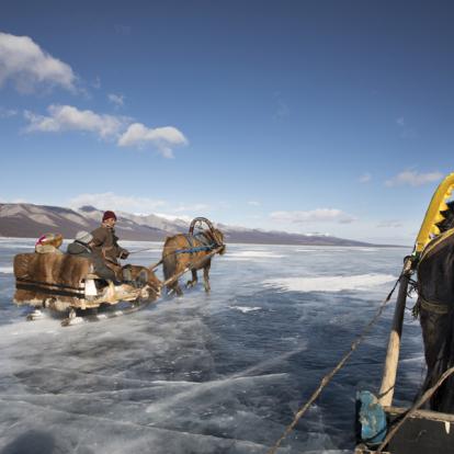 Lac Khuvsgul Voyage en Mongolie - Agence de Voyage Locale Wind of Mongolia