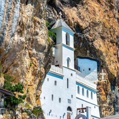 Monastère d'Ostrog Voyage au Monténégro - Agence de Voyage Locale Luminalis