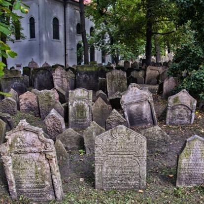 Prague - Cimetière Juif Voyage en République Tchèque - Agence de Voyage Locale locale Velvet Voyages