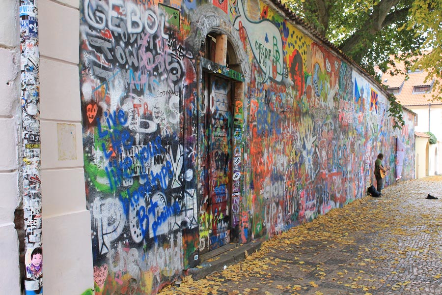 Prague - Le Mur de John Lennon Voyage en République Tchèque - Agence de Voyage Locale locale Velvet Voyages