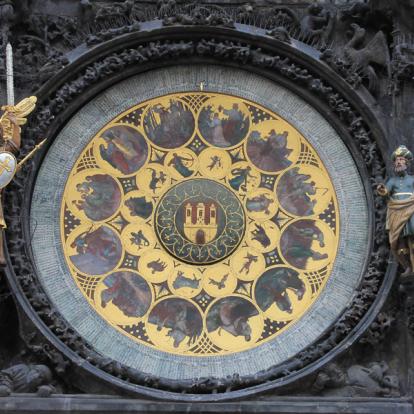 Prague - Place de la Vielle Ville - Horloge Astronomique Voyage en République Tchèque - Agence de Voyage Locale locale Velvet Voyages