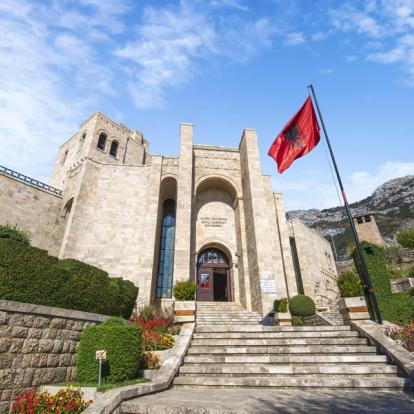 Kruja - Musée Skanderbeg Voyage en Albanie - Agence de Voyage locale Breathe in Travel