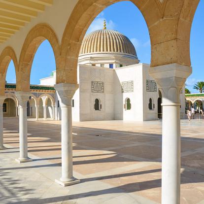 Monastir - Mausolée de Habib Bourguiba Voyage en Tunisie - Agence de Voyage Locale Alam Voyages