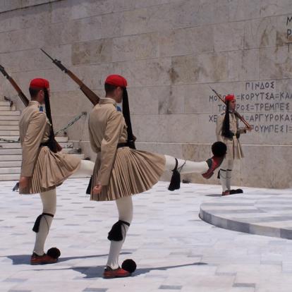Athènes - Relève de la Garde Voyage en Grèce - Agence de Voyage Offbeat Travel Experience