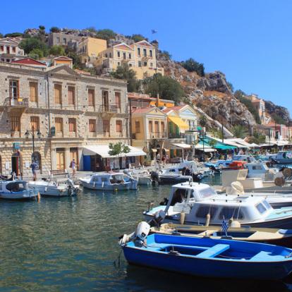 Dodécanèse - Symi Island - Port de Yalos Voyage en Grèce - Agence de Voyage Offbeat Travel Experience