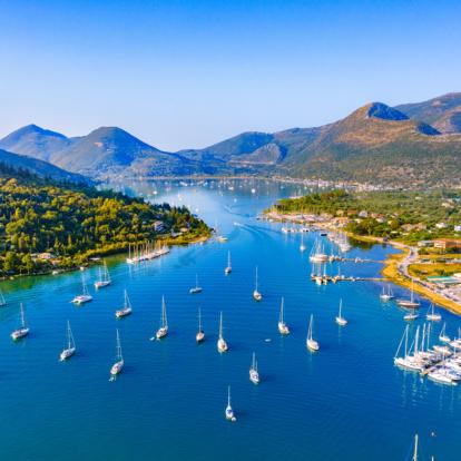 Leucade - port of Nidri or Nydri Voyage en Grèce - Agence de Voyage Offbeat Travel Experience