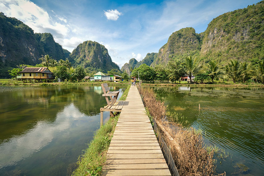 Sulawesi - Rammang park near Makassar Voyage en Indonésie - Agence de Voyage Gloria Tours