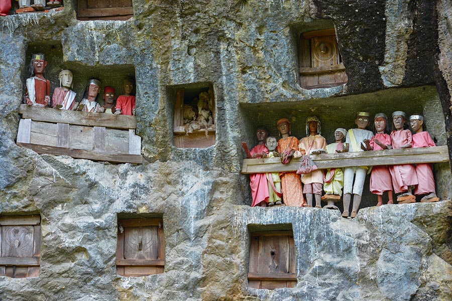 Sulawesi - Toraja, Tombeaux à Lemo Voyage en Indonésie - Agence de Voyage Gloria Tours