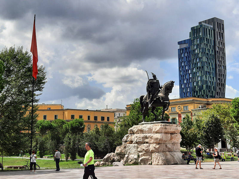Tirana Voyage en Albanie d'Evelyne L.
