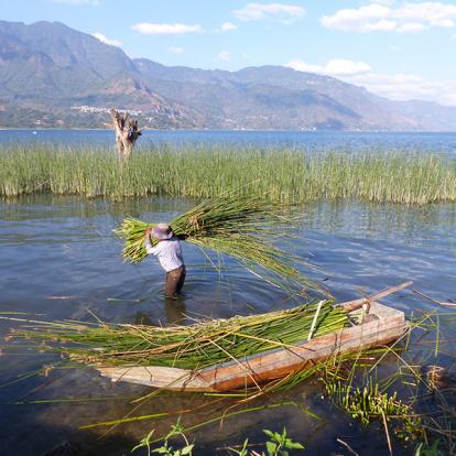 Scène Du Quotidien Au Lac Atitlan Voyage au Guatemala de Pierre D.