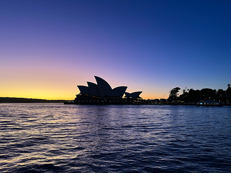 Magnifique levé de soleil sur lOpera House a 6h du matin le premier jour Voyage en Australie d'Angeline B.