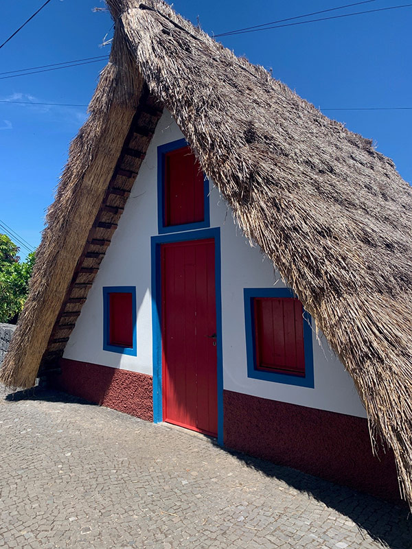 Maison triangulaire à Santana Voyage à Madère de Jean-Luc T.