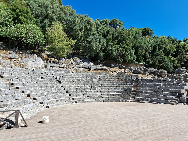 Voyage en Albanie du Groupe de Guy Voyage en Albanie du Groupe de Guy L.