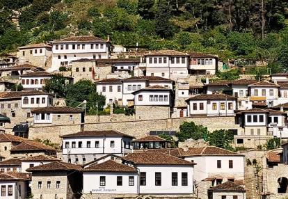 Voyage en Albanie du Groupe de Guy Voyage en Albanie du Groupe de Guy L.