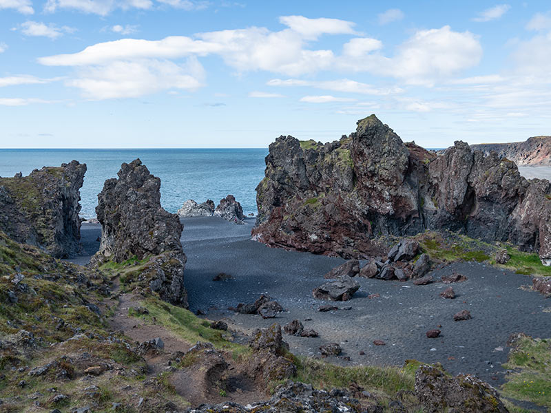 Plage de Djupalonssandur dans la péninsule de Snaefellsnes Voyage en Famille en Islande d'Astrid S-VM.