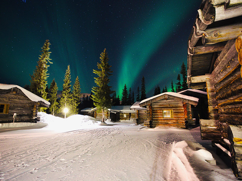Luosto - Belles aurores boréales en Laponie avec de très beaux chalets Voyage en Finlande d'Aurélie DW.