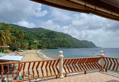 Vue sur la Baie de Castara Voyage à Trinité et Tobago de Sabine K.