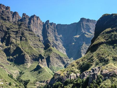 Drakensberg - Royal Natal National Park - Amphitheater A Découvrir en Afrique du Sud - La Chaine du Drakensberg