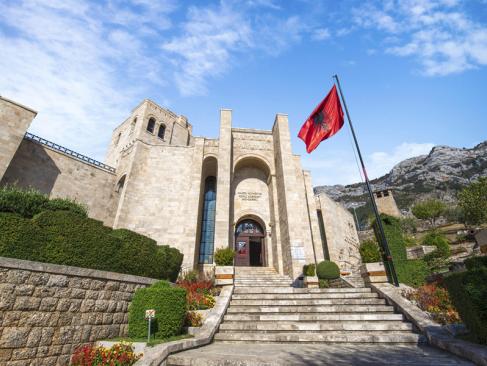 Kruja - He Skanderbeg Museum A découvrir en Albanie - Kruja