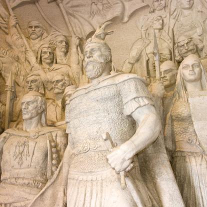 Kruja - Statue De G. K. Skanderbeg A Découvrir en Albanie - Kruja