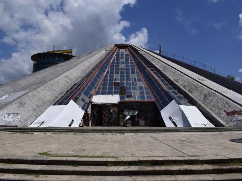 Tirana - Pyramide A Découvrir en Albanie - Tirana