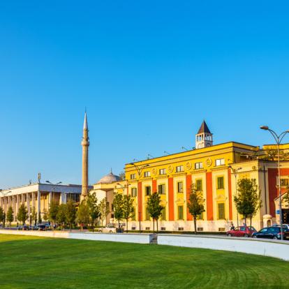 Mairie Et Palais De La Culture A Découvrir à Tirana