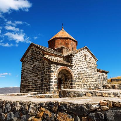 Église De Sevanavank à Sevan A Découvrir en Arménie - Le Lac Sevan