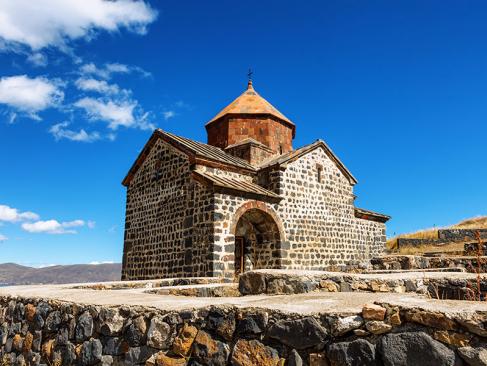 Église De Sevanavank à Sevan A Découvrir en Arménie - Le Lac Sevan