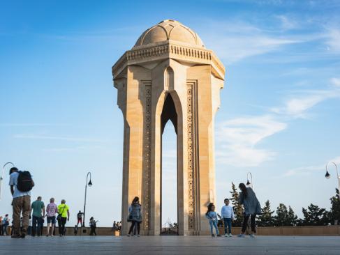Bakou - Shahidlar Monument A Découvrir en Azerbaïdjan - Bakou