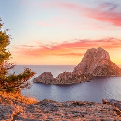 Es Vedra Au Coucher Du Soleil A Découvrir aux Baléares - Es Vedrà