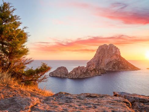 Es Vedra Au Coucher Du Soleil A Découvrir aux Baléares - Es Vedrà