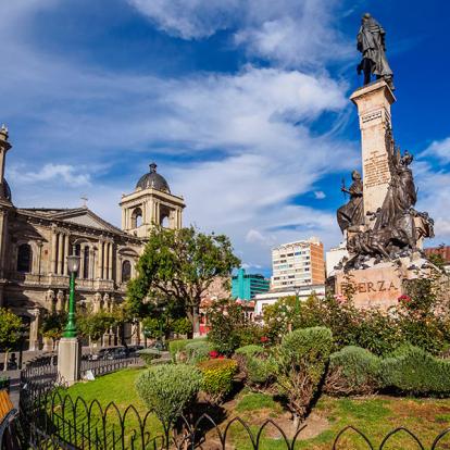 La Paz - Plaza Murillo Avec La Basilique Cathédrale Notre-Dame De La Paix A Découvrir en Bolivie - La Paz