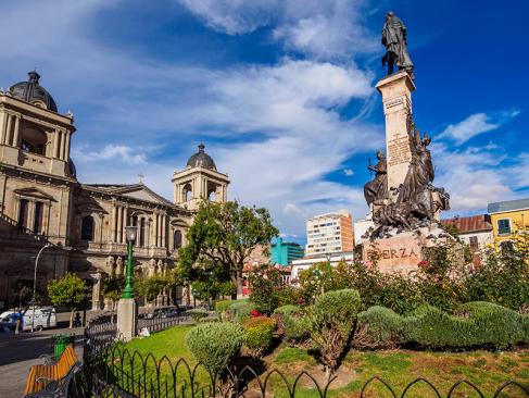 La Paz - Plaza Murillo Avec La Basilique Cathédrale Notre-Dame De La Paix A Découvrir en Bolivie - La Paz