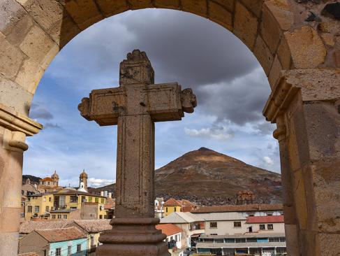 Potosi - Montagne Cerro Rico Depuis Le Toit De La Chapelle San Lorenzo A Découvrir en Bolivie - Potosi