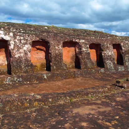 Niches Rocheuses à La Forteresse De Samaipata A Découvrir en Bolivie - Samaipata