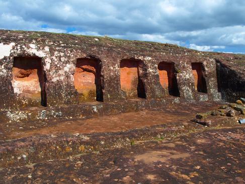 Niches Rocheuses à La Forteresse De Samaipata A Découvrir en Bolivie - Samaipata