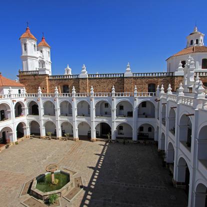 Sucre - La Belle église Blanche De San Felipe Neri A Découvrir en Bolivie - Sucre