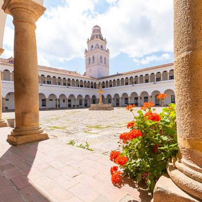 Sucre -Patio Des Arcades De La Bibliothèque A Découvrir en Bolivie - Sucre