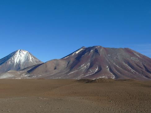 Volcan Licancabur Et Sairecabur, à La Frontière Du Chili Bolivie A Découvrir en Bolivie - Le Lipez