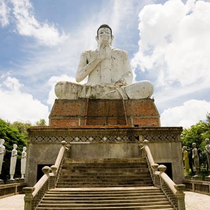 Battambang - Grand Boudha A Découvrir au Cambodge - Battambang