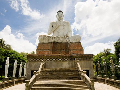 Battambang - Grand Boudha A Découvrir au Cambodge - Battambang