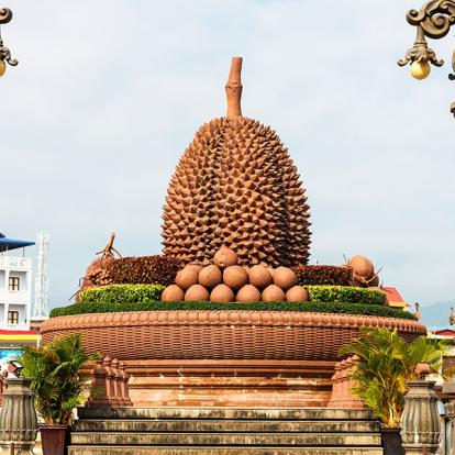 Statue De Durian à Kampot A Découvrir au Cambodge - Kampot