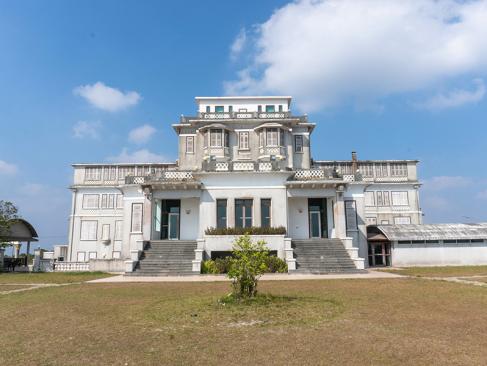 Hôtel Abandonné Dans Le Parc National De Bokor A Découvrir au Cambodge - Kampot