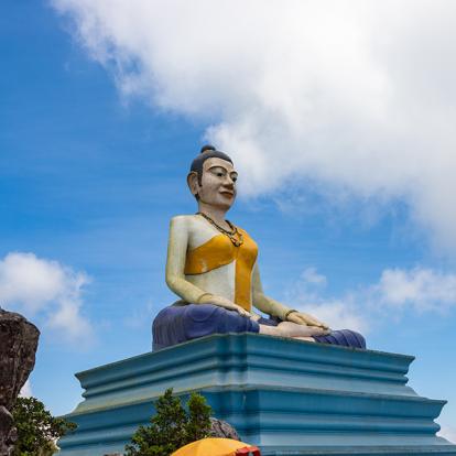 Monument Yao Mao Dans Le Parc National Du Bokor A Découvrir au Cambodge - Kampot