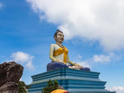 Monument Yao Mao Dans Le Parc National Du Bokor A Découvrir au Cambodge - Kampot