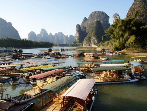 Radeau De Bambou Dans Le Village De Xingping A Découvrir en Chine - Guilin